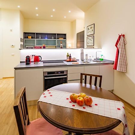 La Casa Colorata - Flats In Milan - Bocconiアパートメント エクステリア 写真