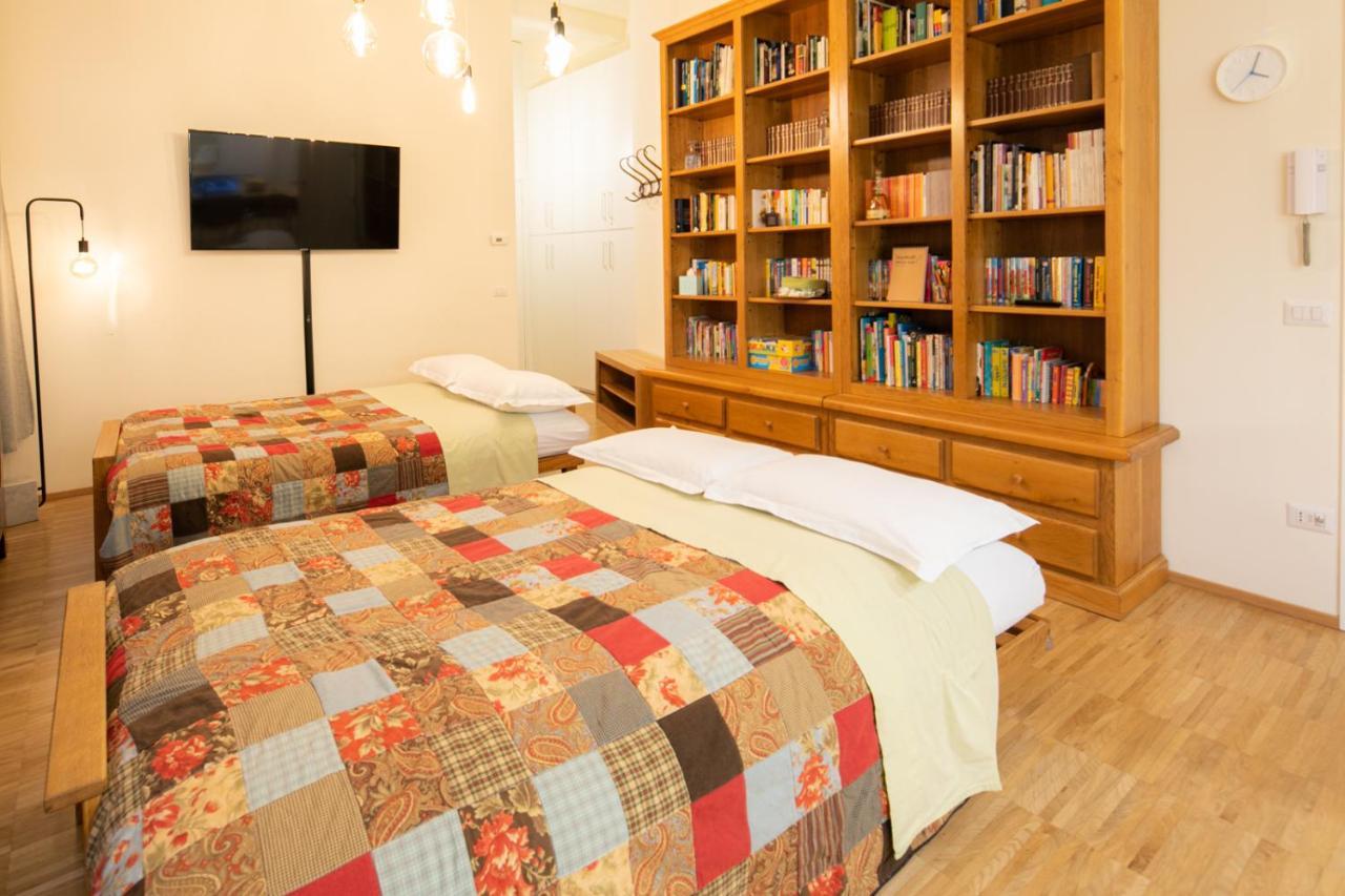 La Casa Colorata - Flats In Milan - Bocconiアパートメント エクステリア 写真