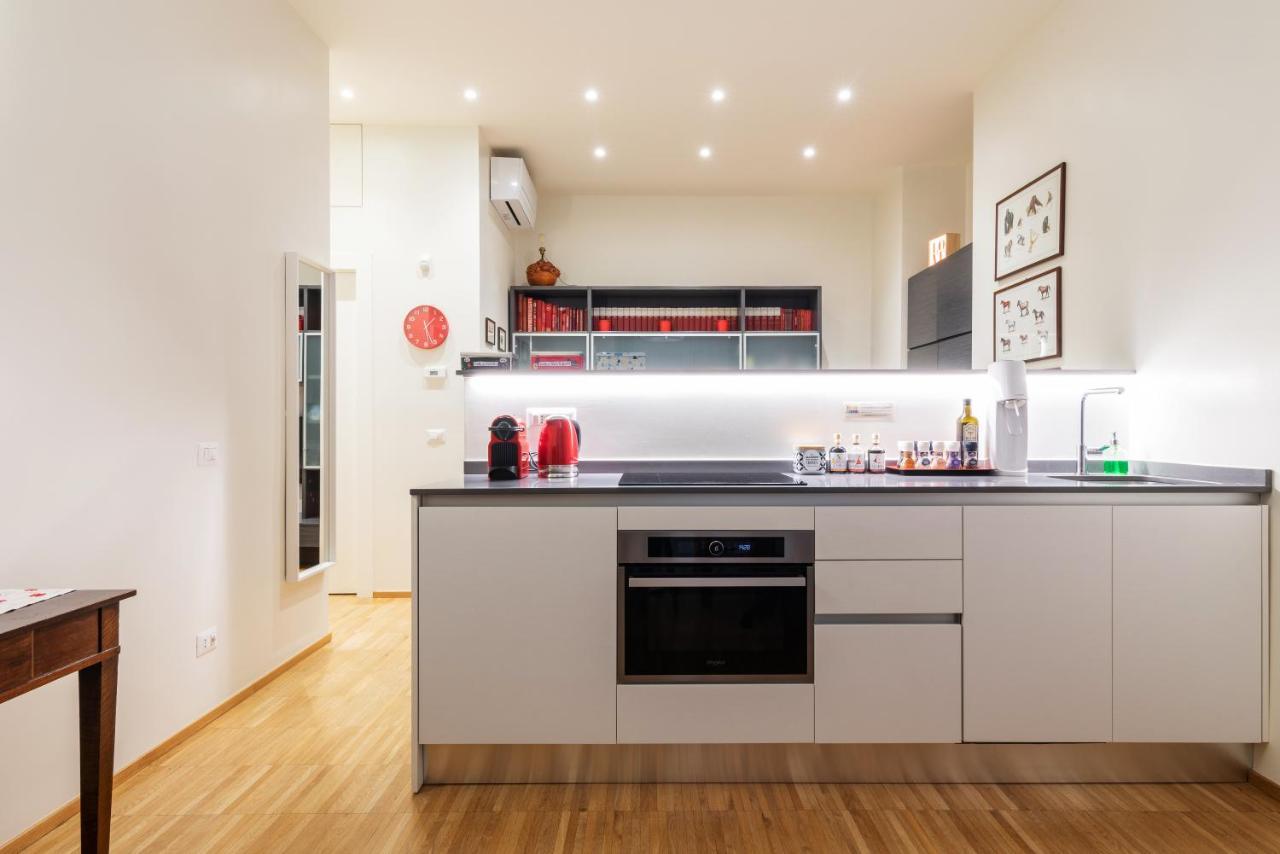 La Casa Colorata - Flats In Milan - Bocconiアパートメント エクステリア 写真