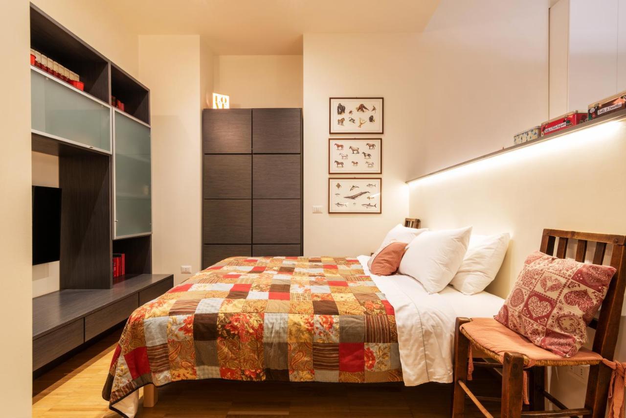 La Casa Colorata - Flats In Milan - Bocconiアパートメント エクステリア 写真