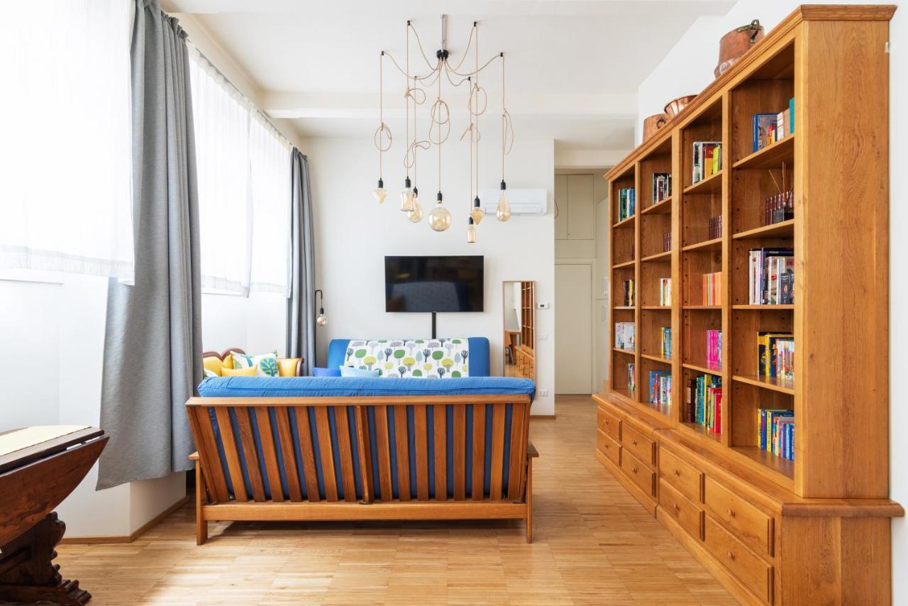 La Casa Colorata - Flats In Milan - Bocconiアパートメント エクステリア 写真