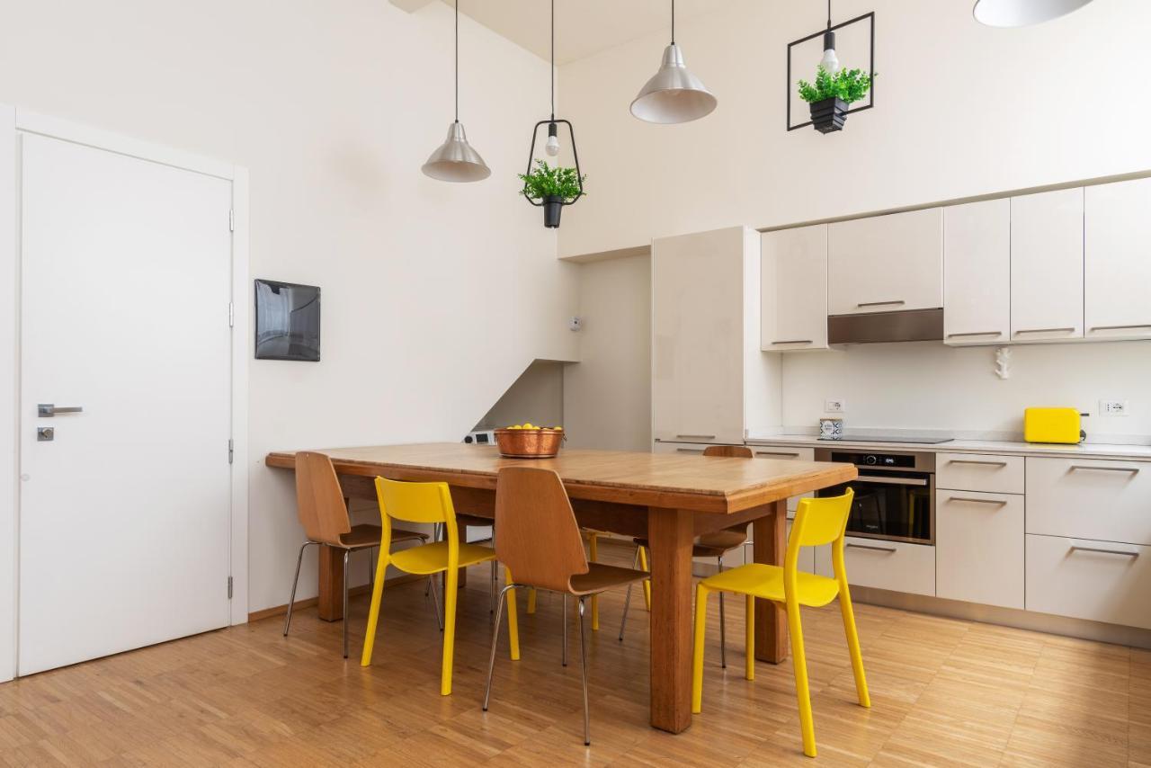 La Casa Colorata - Flats In Milan - Bocconiアパートメント エクステリア 写真