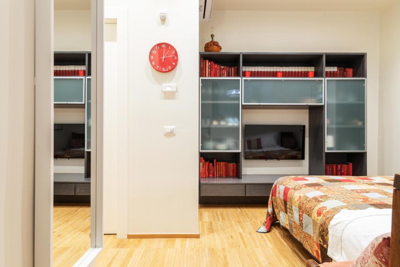 La Casa Colorata - Flats In Milan - Bocconiアパートメント エクステリア 写真