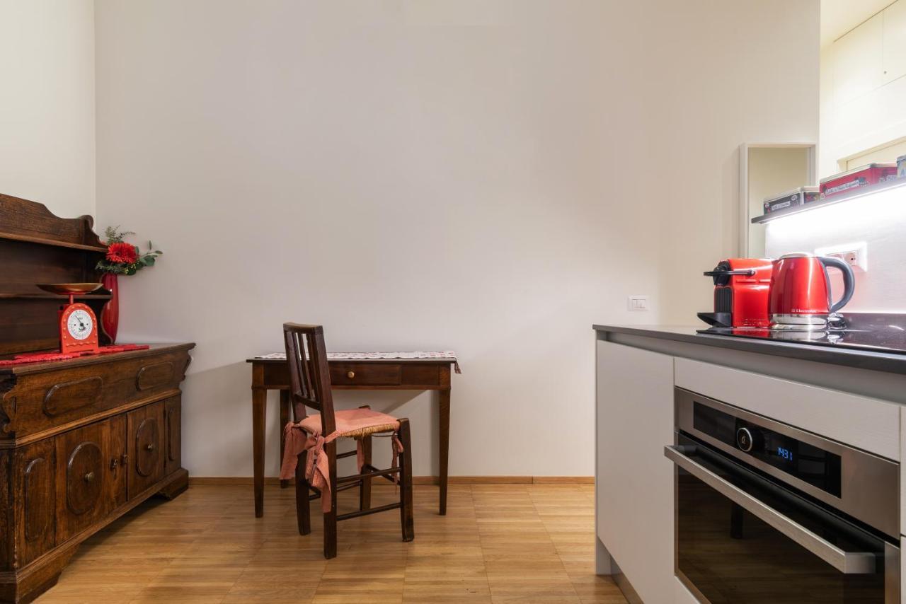 La Casa Colorata - Flats In Milan - Bocconiアパートメント エクステリア 写真