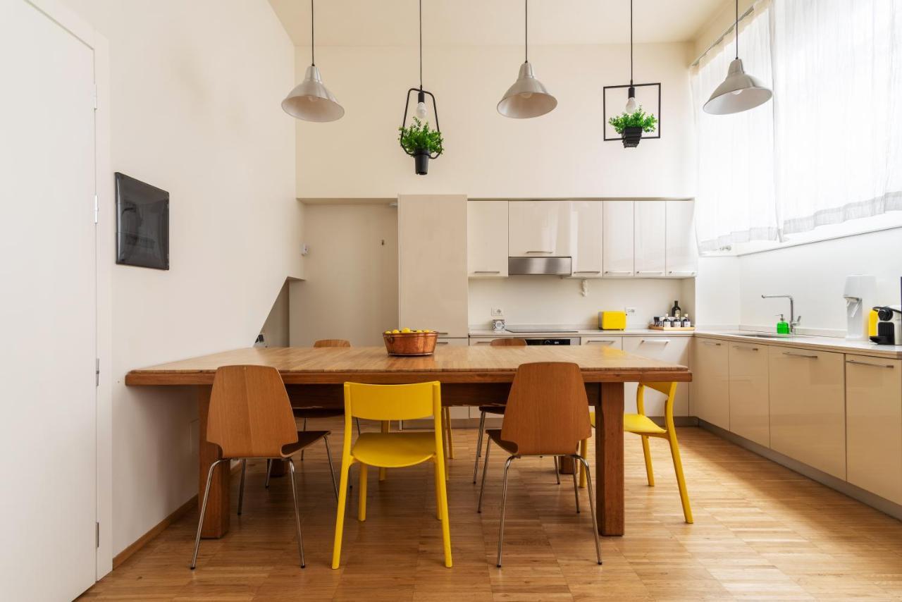 La Casa Colorata - Flats In Milan - Bocconiアパートメント エクステリア 写真