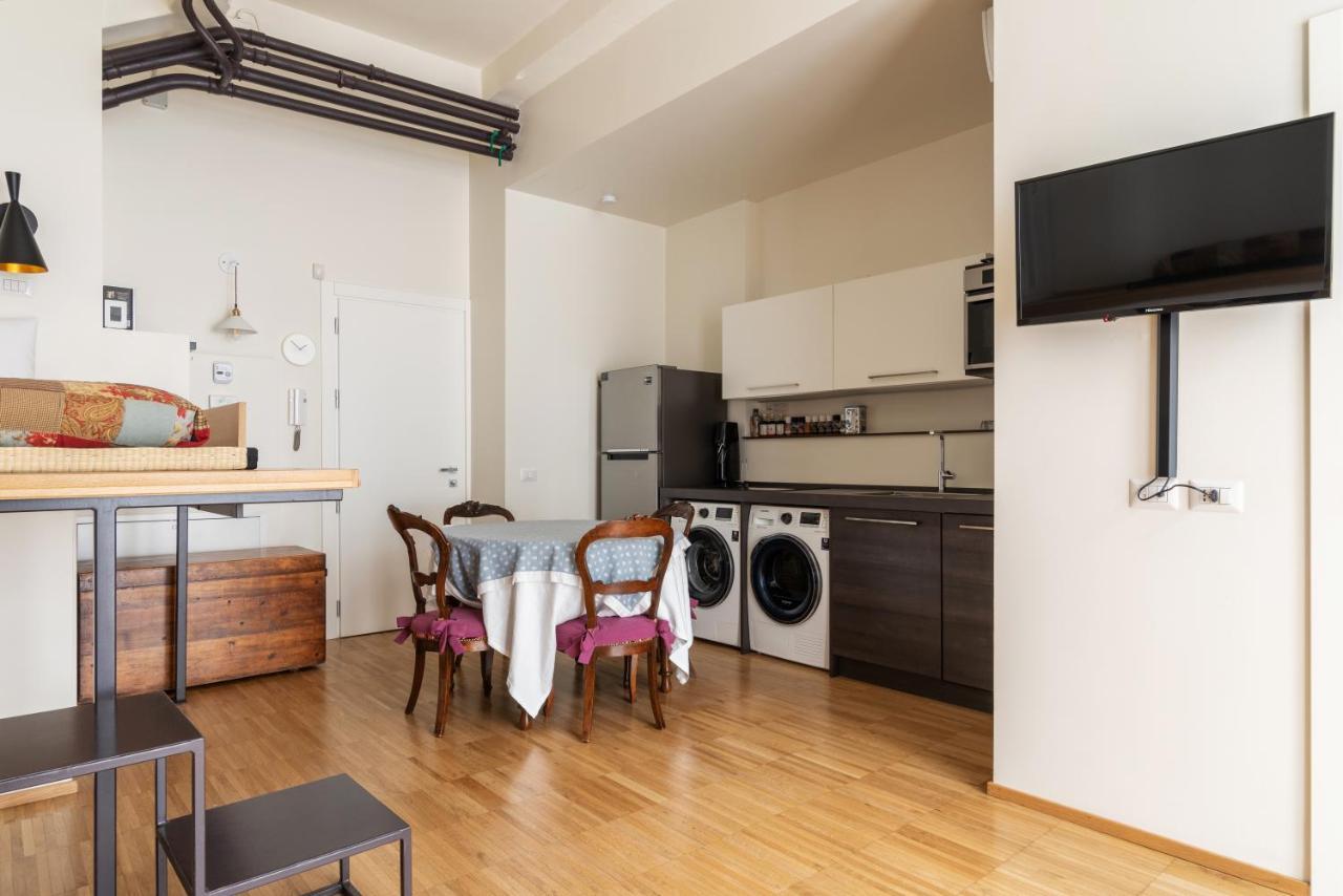 La Casa Colorata - Flats In Milan - Bocconiアパートメント エクステリア 写真
