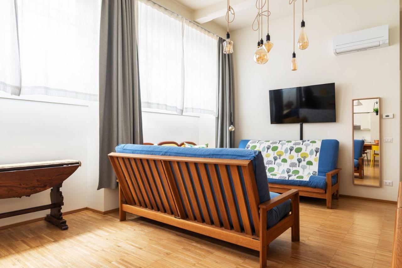 La Casa Colorata - Flats In Milan - Bocconiアパートメント エクステリア 写真