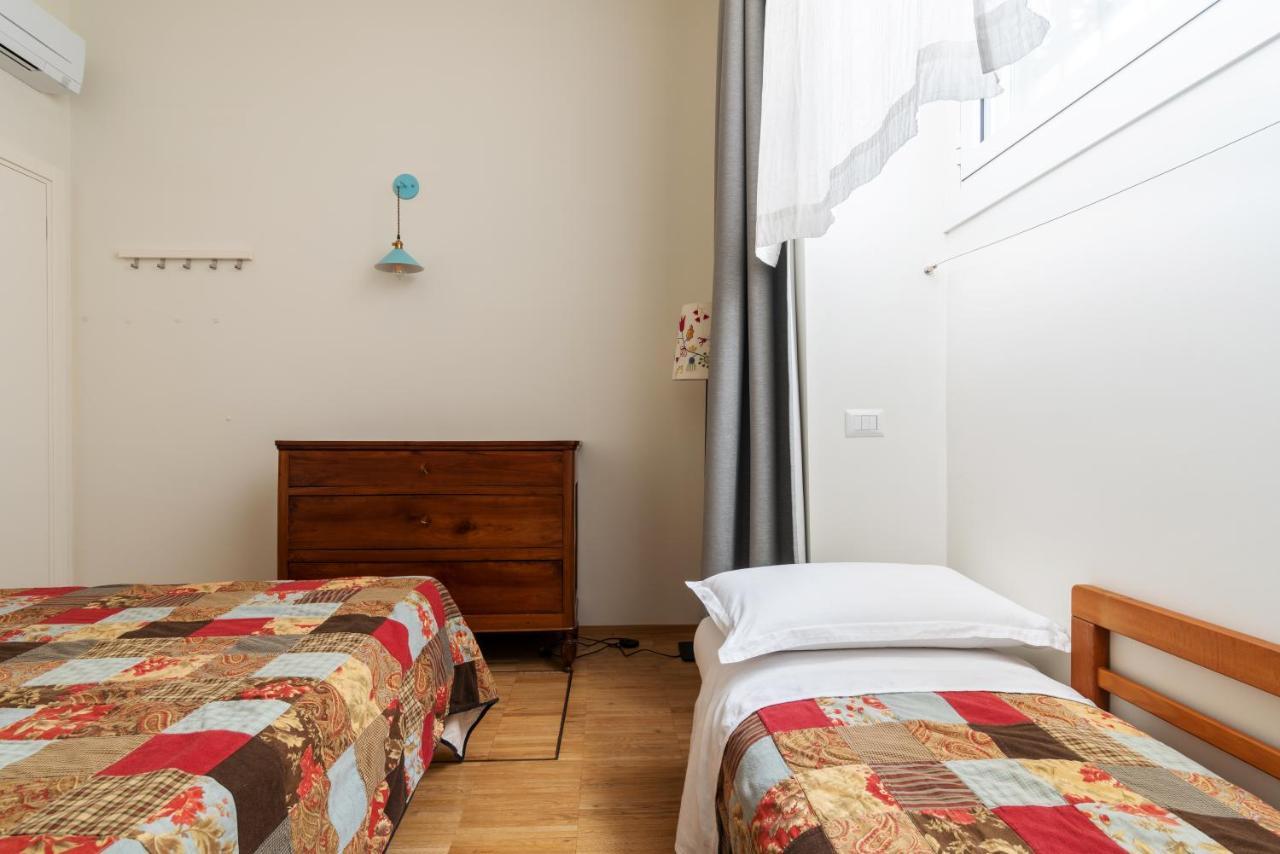 La Casa Colorata - Flats In Milan - Bocconiアパートメント エクステリア 写真