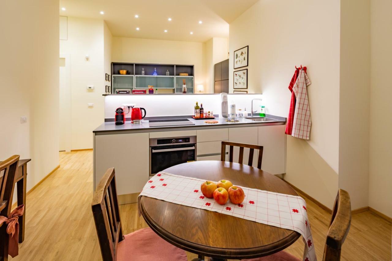 La Casa Colorata - Flats In Milan - Bocconiアパートメント エクステリア 写真